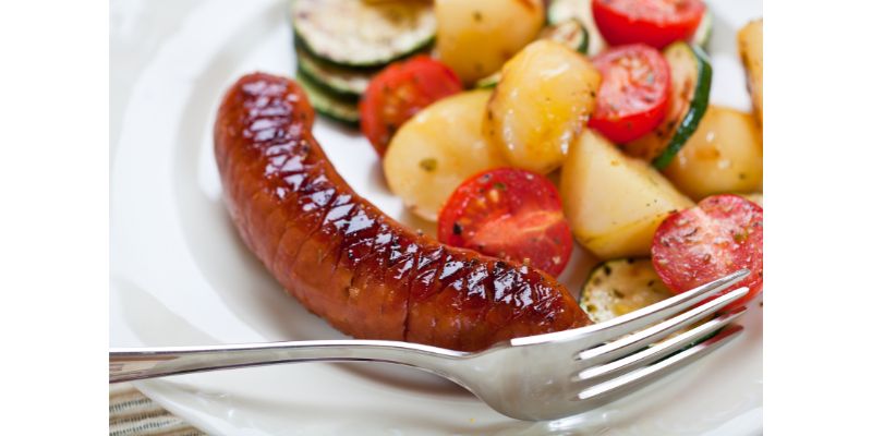 légume rôtis saucisse