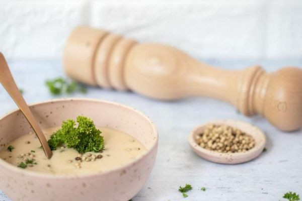 bol de sauce au poivre vert