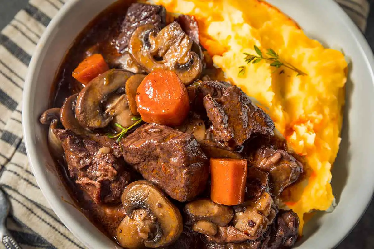 plat de patate douce avec un accompagnement